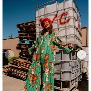 Dressed in LALA pleated set in Tiger Tales XL NWT